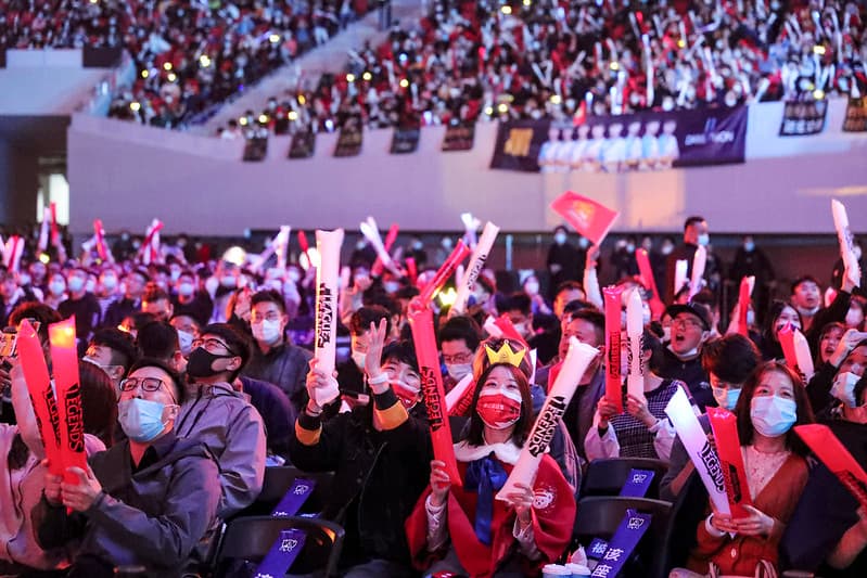 The crowd for the 2020 Worlds Finals for League of Legends in Shanghai, China [<a href="http://flickr.com/photos/lolesports/50551855957/in/album-72157716695715192/" target="_blank" rel="noreferrer noopener nofollow">Image courtesy</a> of @lolesports]