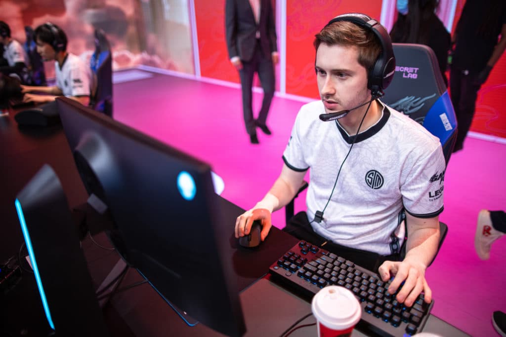 Bjergsen at Worlds 2020. Image credit: Yicun Liu/Riot Games.