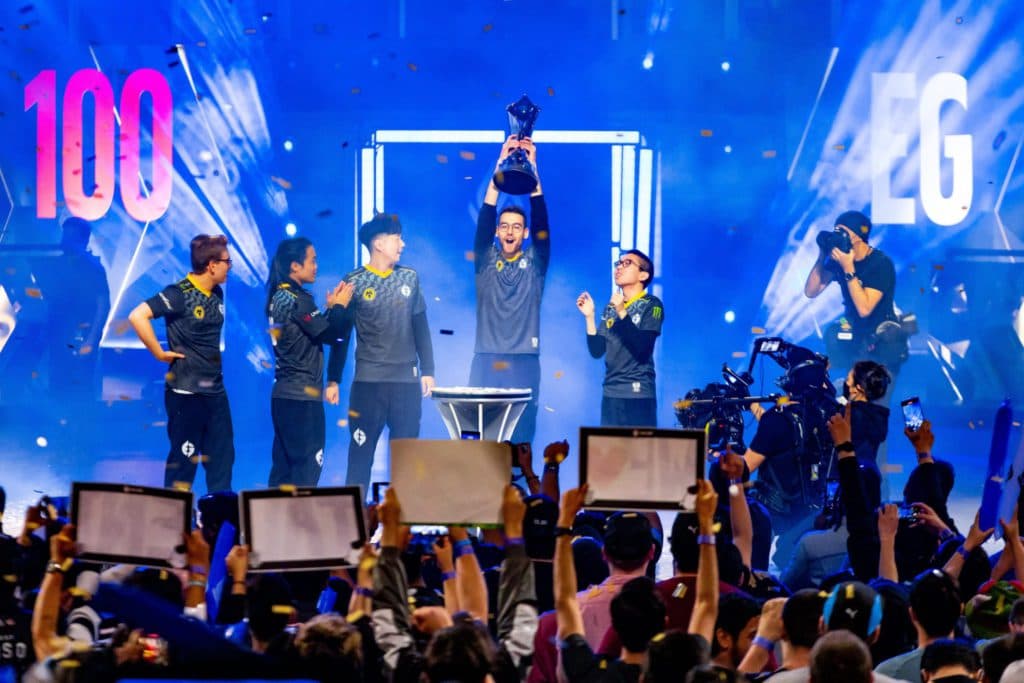 Philippe "Vulcan" Laflamme lifts the LCS trophy. <a href="https://twitter.com/LCSOfficial/status/1518364437274574849">Image via @LCSOfficial on Twitter.</a>